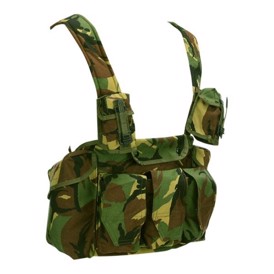 101 INC Chest Rig Vest i farven Dutch Camo set fra siden