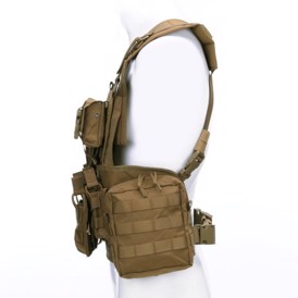 101 INC Operator Chest Rig Vest i farven Coyote set fra siden