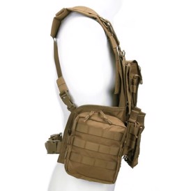 101 INC Operator Chest Rig Vest i farven Coyote set fra side