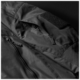 5.11 Tactical Bastion Jakke i farven Sort set med ærmelomme