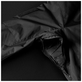 5.11 Tactical Bastion Jakke i farven Sort set med lynlås i armhule