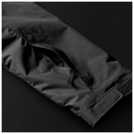 5.11 Tactical Bastion Jakke i farven Sort set med lynlås ved ærmekant