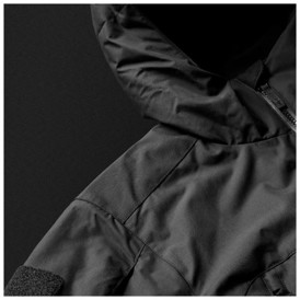5.11 Tactical Bastion Jakke i farven Sort set med skulderparti