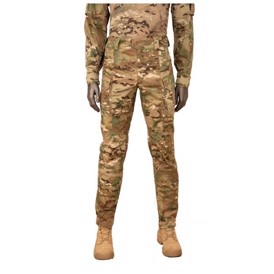 5.11 Tactical Hot Weather Combat Bukser i farven MultiCam set forfra på person