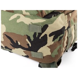 5.11 Tactical Rush24 2.0 Rygsæk 37 liter i farven Woodland Camo med remme i bunden til ekstra udstyr