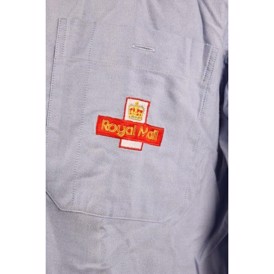 uniformsskjorte fra Royal Mail med mærker