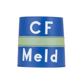 Blåt armbind med grøn stribe med tekst "CF Meld"