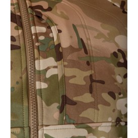 camouflagejakke med mange lommer og praktiske detaljer