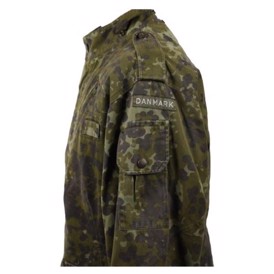 Original kampjakke i M/84 camouflage, brugt set fra siden