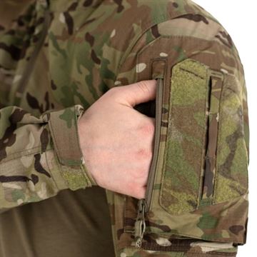 Clawgear Raider Combat Shirt MK V, set i farven MultiCam med detaljer ved lynlåslomme