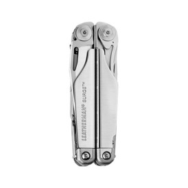 Sammenfoldet Surge multitool fra Leatherman