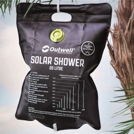 Outwell Solar Shower udebruser til at hænge op i et træ