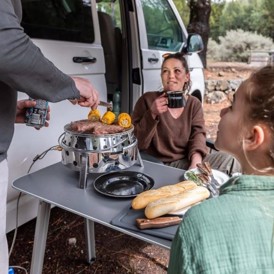 Petromax Atago Gasgrill set i camper miljø