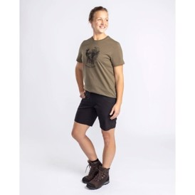 Pinewood Abisko Light Stretch Dame Shorts set i farven Sort på person forfra