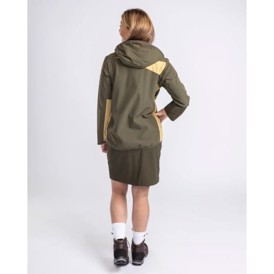 Pinewood Finnveden Hiking Skort, Dame, set i farven Moss Green på person bagfra