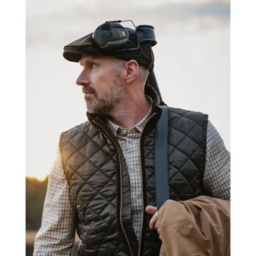 Pinewood Nydala Classic Sixpence Cap set i farven Suede Brown på person
