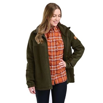 Pinewood Pile Fleece Jakke til Dame set i farven Moss Green på person forfra
