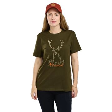 Pinewood Red Deer T-shirt, Dame med motiv af kronhjort set på person