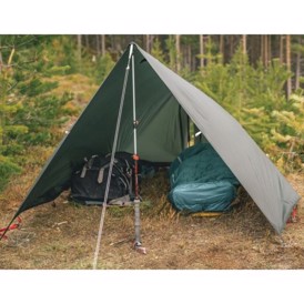 Robens Track Tarp set slået op i skov