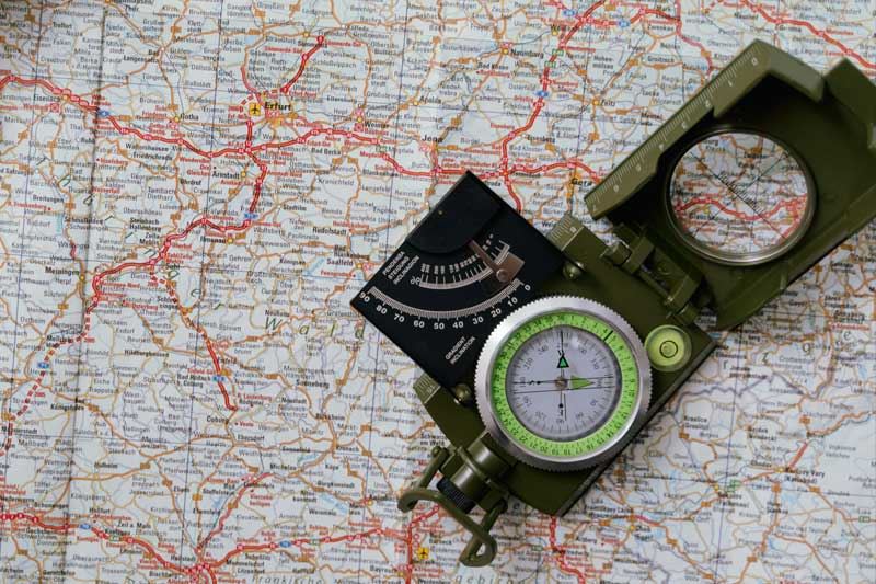 Lær hvordan du aflæser et kort og kompas