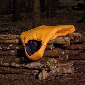 Snugpak Sleeper Expedition Sovepose i Gul set i skov miljø
