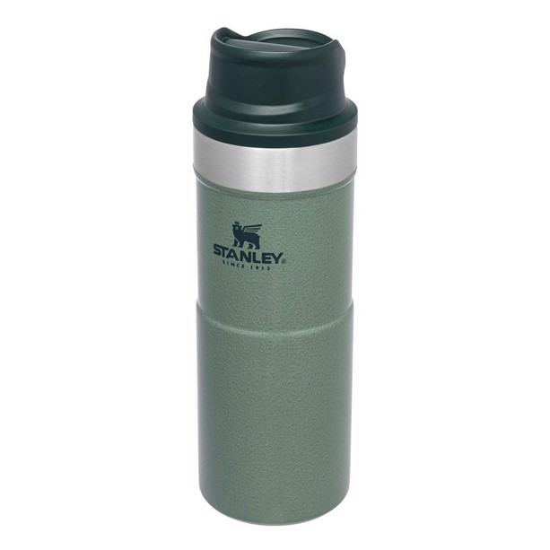Stanley Classic Trigger-Action Travel mug termokop i farven Hammertone grøn