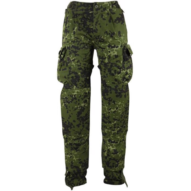 Over hoved og skulder aspekt jeg lytter til musik Køb Tacgear Commando-pants M/84 camouflage hos 417.dk