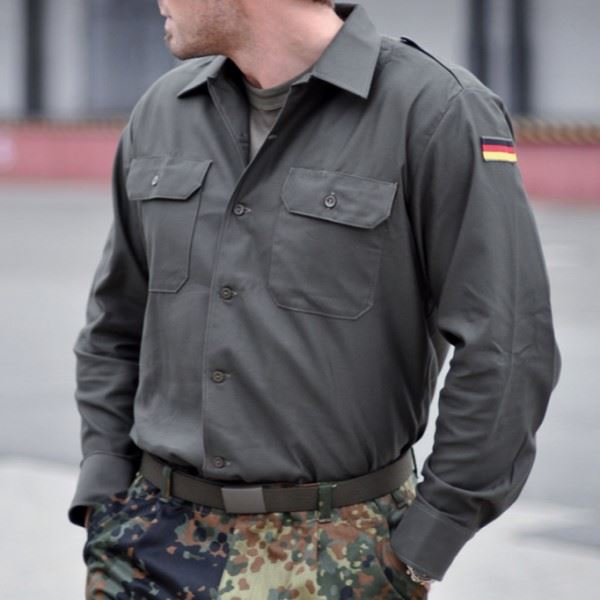 Køb Tysk militærskjorte med flag på ærmer